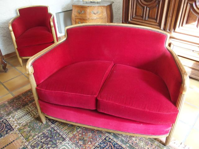 Mobilier de salon Art Déco comprenant : un canapé, paire de bergère, p
