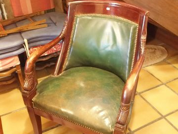Fauteuil gondole de style Restauration on y joint un fauteuil à crosse