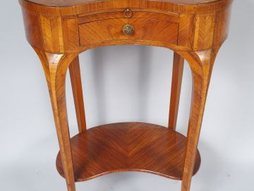 Chevet rognon de style transition Louis XV - Louis XVI en marqueterie,