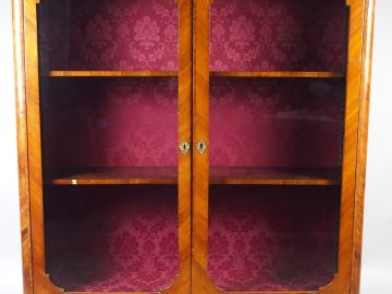 Vitrine de style Transition Louis XV - Louis XVI en marqueterie, ouvra