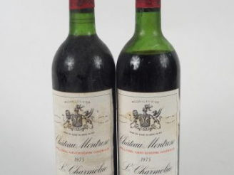 Vente aux enchères 2 BOUTEILLES CHATEAU MONTROSE GCC ST ESTEPHE - 1975 - 1 LB / 1 MEP / E