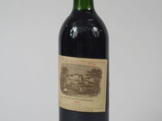 Vente aux enchères 1 BOUTEILLE CHATEAU LAFITE ROTHSCHILD 1ER GCC GAILLAC - 1985 - BG+
