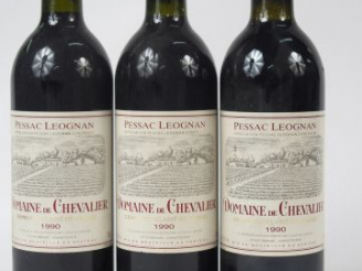 Vente aux enchères 3 BOUTEILLES DOMAINE DE CHEVALIER CC GRAVES - 1990 - 2 BG