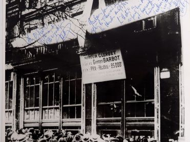 5 différentes photographies dont deux de Marcel Doret (une dédicacée e