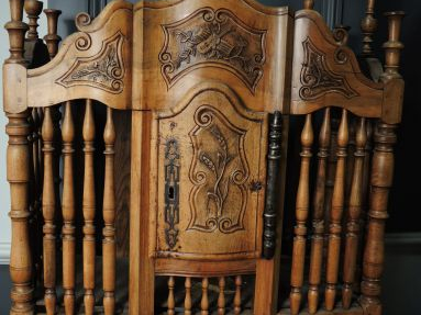 Panetière provençale de style Louis XVI en noyer