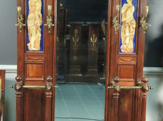 	Portemanteau de style Henri II en bois naturel à décor de plaques de 