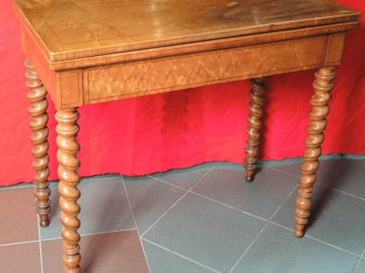 Table à jeux XIXe, pietment en bois tourné