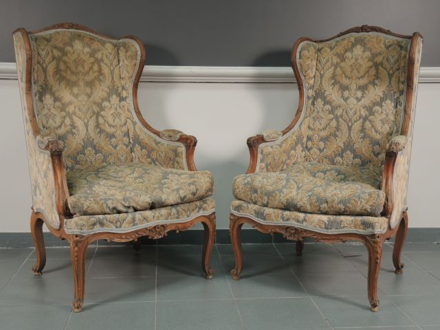 Paire de bergères à oreilles de style Louis XV, garniture de tapisseri