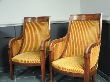 Paire de bergères Restauration garniture velours jaune