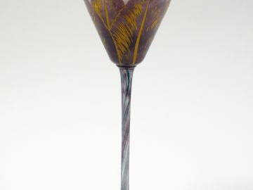 Calice Art Nouveau en verre, à décor polychrome gravé en camée et à l'