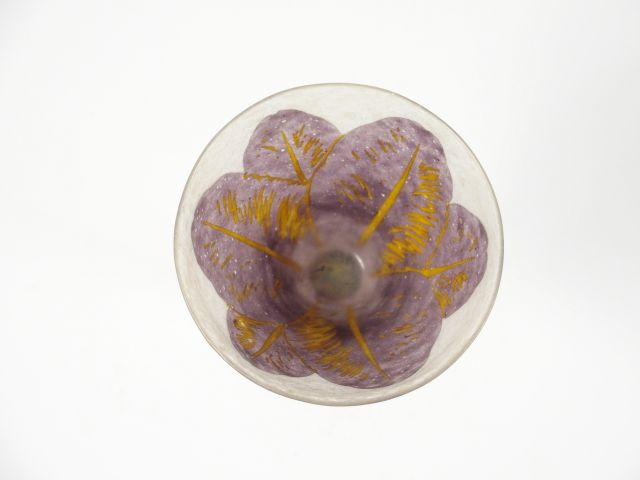 Calice Art Nouveau en verre, à décor polychrome gravé en camée et à l'