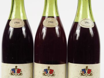 3 BOUTEILLES POMMARD 1er CRU 'LES POUTURES' PIERRE MAZILLY - 1966 - 4,