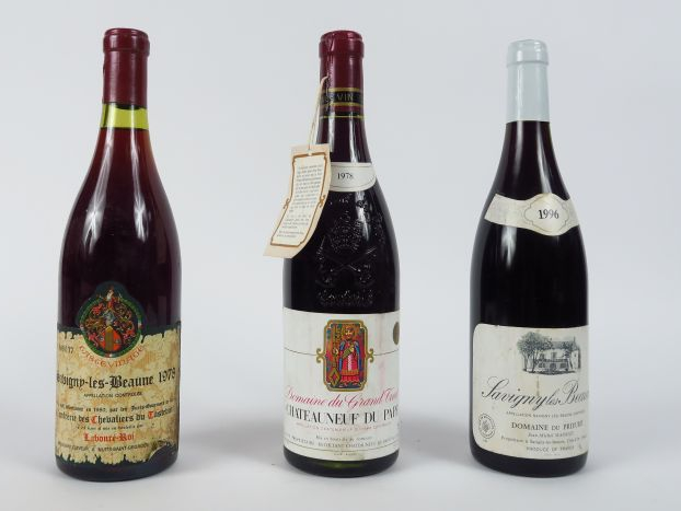 3 BOUTEILLES : 2 SAVIGNY LES BEAUNE - 1 DOMAINE DU PRIEURE 1996 - 1 TA