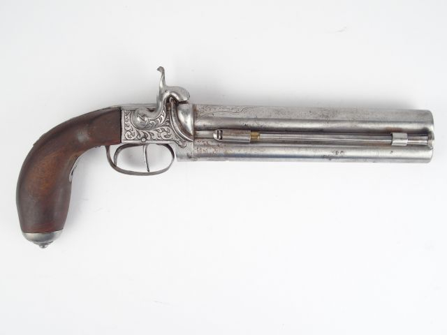 254- Très grand pistolet à percussion à canons superposés. Arme  desti