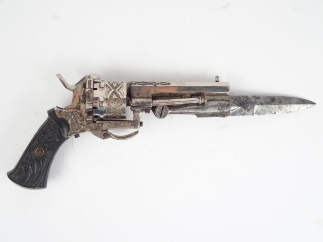 251- Amusant révolver type Lefaucheux calibre 7mm à broche doté d’orig