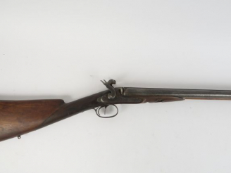 Vente aux enchères 239.Fusil juxtaposé à percussion et à platine à l’avant, mécanisme fon