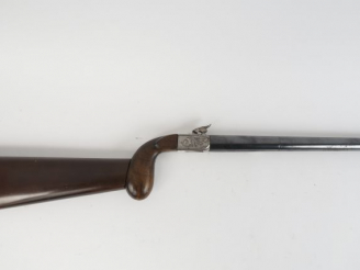 Vente aux enchères 236.Fusil de braconnier à percussion et à coffre fabrication mi XIX èm