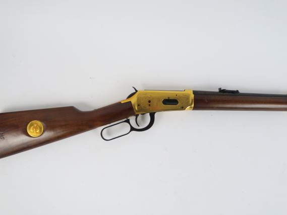 334- Carabine commemorative Winchester 1894encalibre 30/30 Winchester.