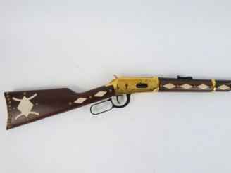 Vente aux enchères 335- Carabine commémorative Winchester 1894 en calibre 30/30 Wincheste