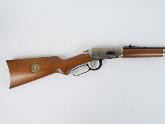343- Carabine commémorative Winchester 1894 en calibre 30/30 Wincheste