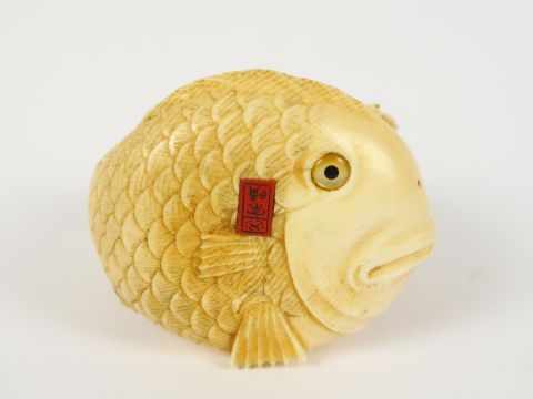 Okimono en ivoire représentant Daikoku et Ebisu. Japon, vers 1920. H. 