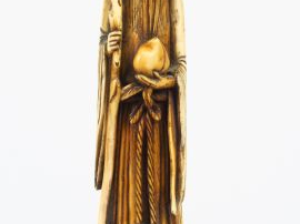 Sujet en ivoire figurant le sage de la longévité tenant un bâton dans 