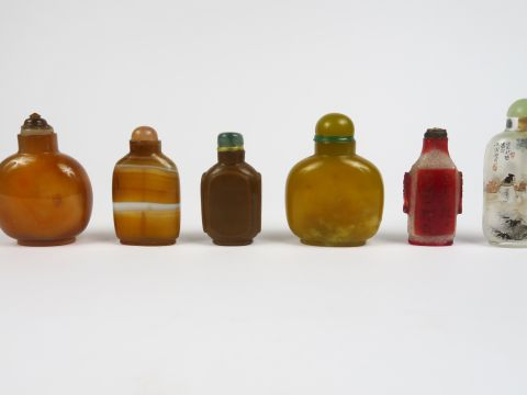 Lot de 6 flacons tabatières en verre à l'imitation de l'agate, verre o