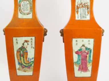 Paire de vases wu shuang pu en porcelaine, famille rose, décor de pers