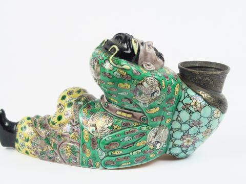 Sujet en biscuit émaillé polychrome aux émaux de la famille verte, fig