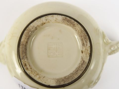 Théière égoïste en porcelaine blanc de Chine, bec verseur figurant un 