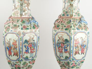 Paire de vases en porcelaine, famille rose, monture en bronze. Chine. 
