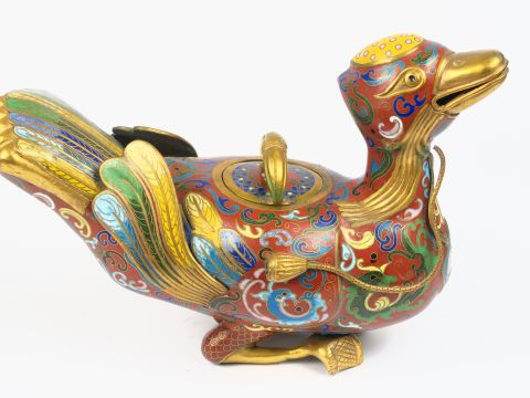 Verseuse en cuivre et émaux cloisonnés prenant la forme d'un canard, d
