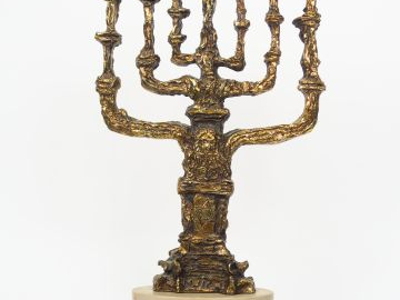 DALI.'La Menorah'. Sculpture en bronze doré, signé H. 43 cm