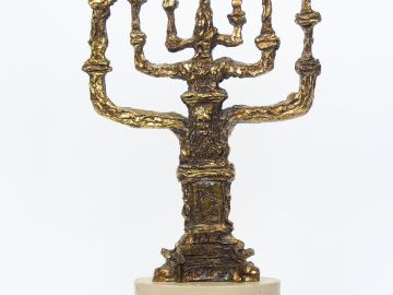 DALI.'La Menorah'. Sculpture en bronze doré, signé H. 43 cm