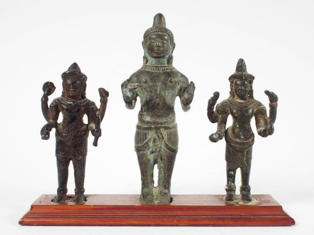 Ensemble de trois bronzes représentant la divinité Vishnu.  XVIème et 
