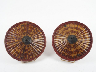 Vente aux enchères Paire de couvercles de nasses en bambou et osier tressé