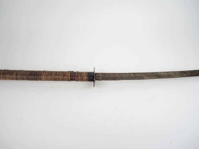 A.	Grand sabre votif de 1740 mm de long, lame plate type katana, fusée
