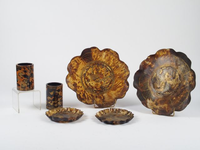 Paire de coupelles, paire de coupes sur talon et paire de rouleaux en 