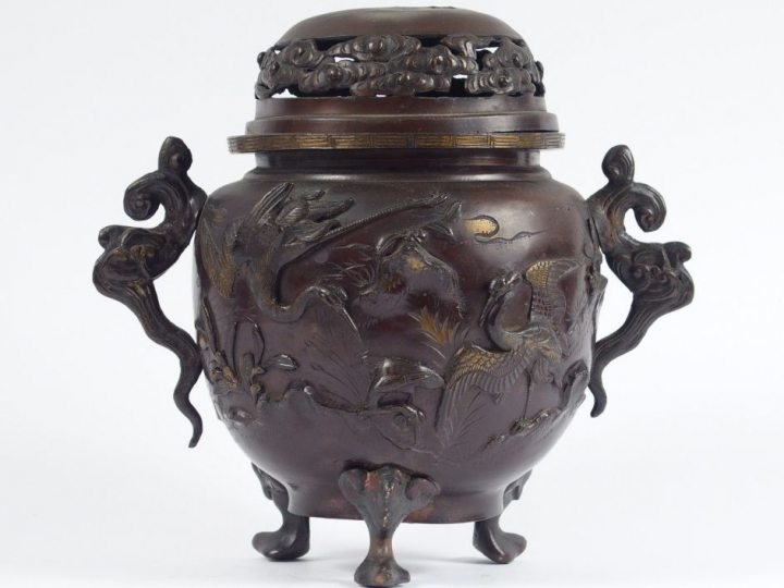 Jardinière en bronze à patine brun rouge, reposant sur 3 pieds zoomorp