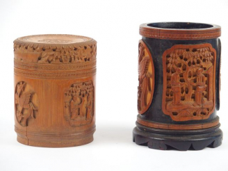Vente aux enchères Porte pinceaux en bambou sculpté. Chine XIXème on y joint un pot à tab