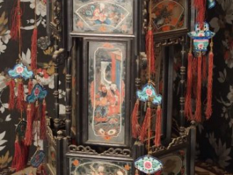 Vente aux enchères Lanterne avec verres peints ornés d'émaux de Canton famille rose. Chin