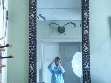 Grand miroir Extrême-Orient XIXème en marqueterie de nacre et bois exo