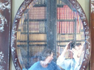 Vente aux enchères Miroir indochinois ovale en marqueterie de nacre et bois exotique, à d