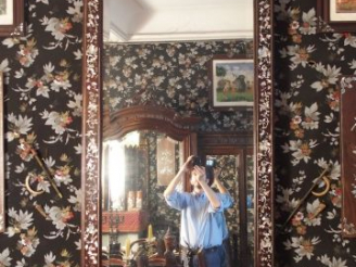 Vente aux enchères Miroir en marqueterie de nacre et bois de rose, à décor de personnages