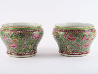 Vente aux enchères Paire de jardinières en porcelaine de Canton XIXème, décor floral