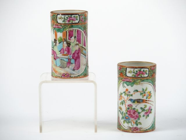 Paire de porte-pinceaux XIXème en porcelaine de Canton