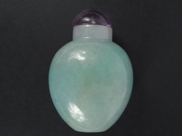 Flacon tabatière de forme gourde en jadéïte. Chine XIXème  H. : 5 cm