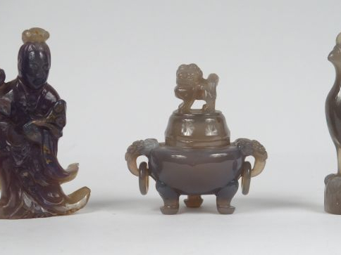 Lot comprenant :une divinité féminine, un oiseau et un brûle parfum en