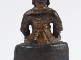 Statuette en bronze laqué et doré représentant Guandi en armure, assis