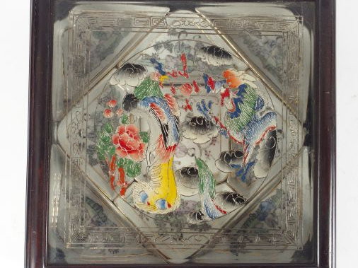 Coffret en bois et verre émaillé contenant neuf raviers à friandises e